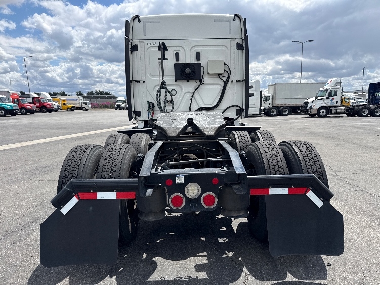 2022 Freightliner Cascadia in Fontana, CA — photo 6