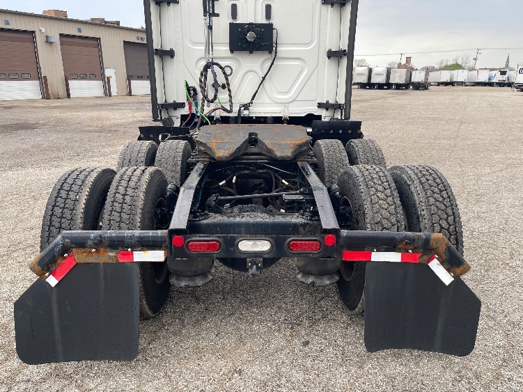 2022 Freightliner Cascadia in Elkhart, IN — photo 6