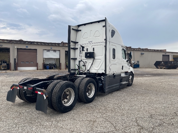 2022 Freightliner Cascadia in Elkhart, IN — photo 7