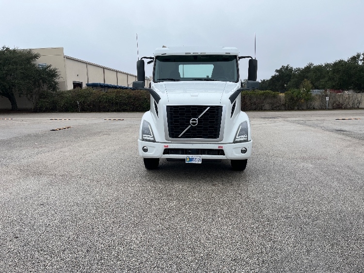 2022 Volvo in Tampa, FL — photo 2