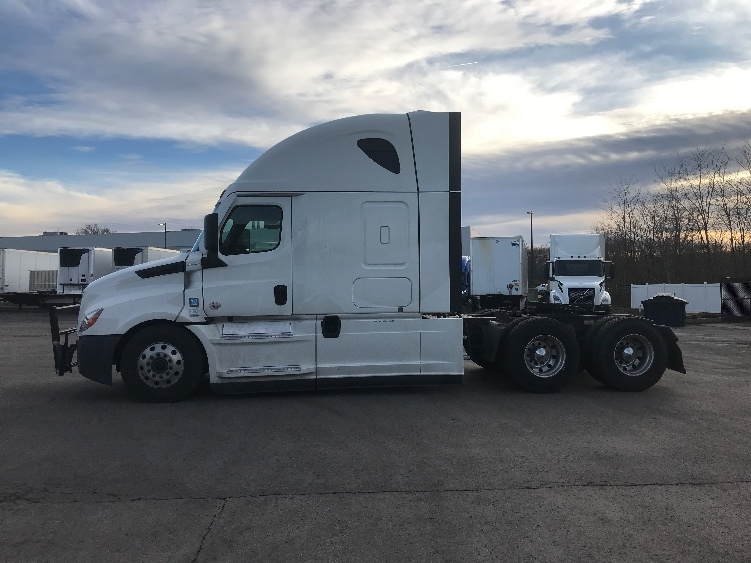 2022 Freightliner Cascadia in Chicago (Melrose Park), IL — photo 4