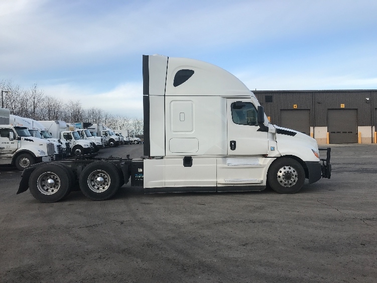 2022 Freightliner Cascadia in Chicago (Melrose Park), IL — photo 8