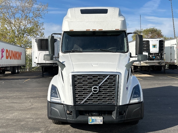 2022 Volvo VNL 760 in La Porte, IN — photo 2