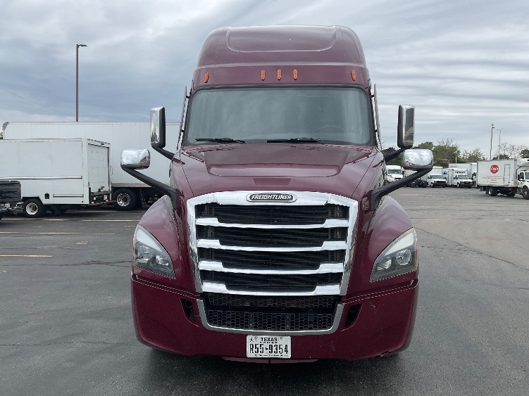 2022 Freightliner Cascadia in Rothschild, WI — photo 2