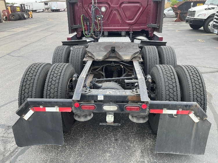 2022 Freightliner Cascadia in Rothschild, WI — photo 6