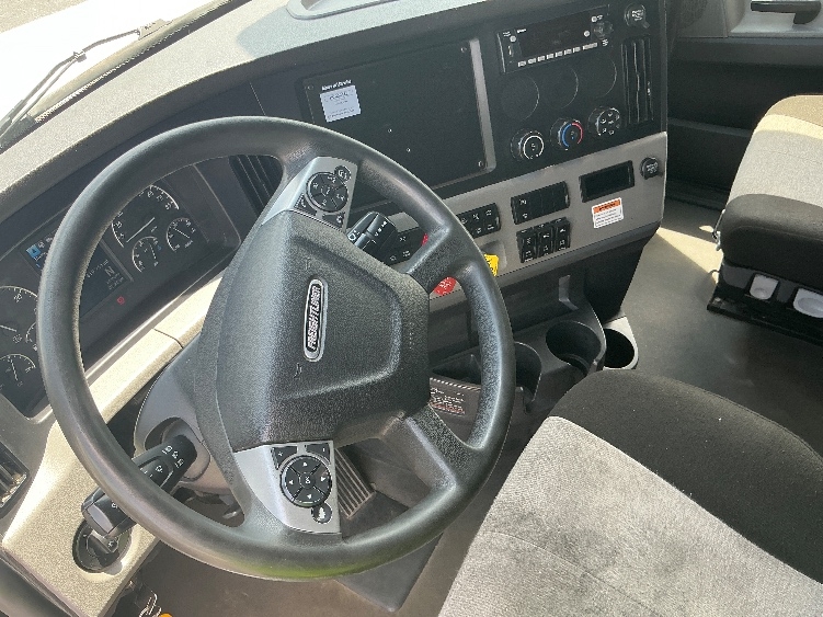 2022 Freightliner Cascadia in Erlanger, KY — photo 10