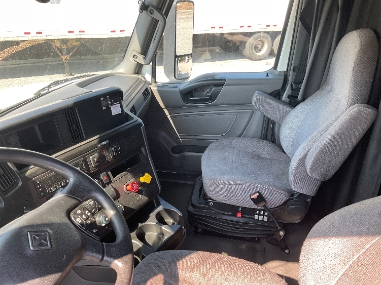 2022 International LT in Norfolk, VA — photo 10