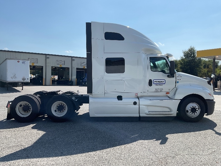 2022 International LT in Norfolk, VA — photo 8
