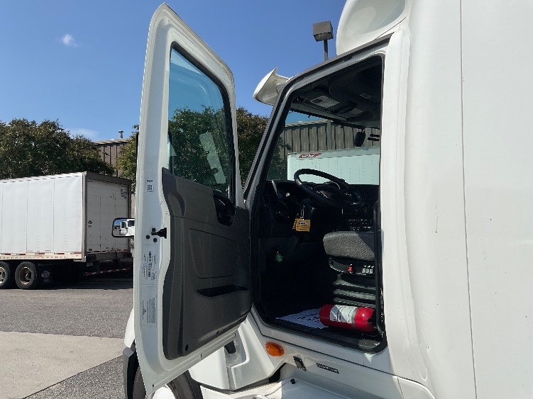 2022 International LT in Norfolk, VA — photo 9