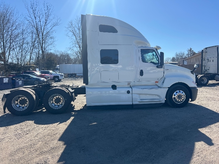 2022 International LT in Concord, NC — photo 8