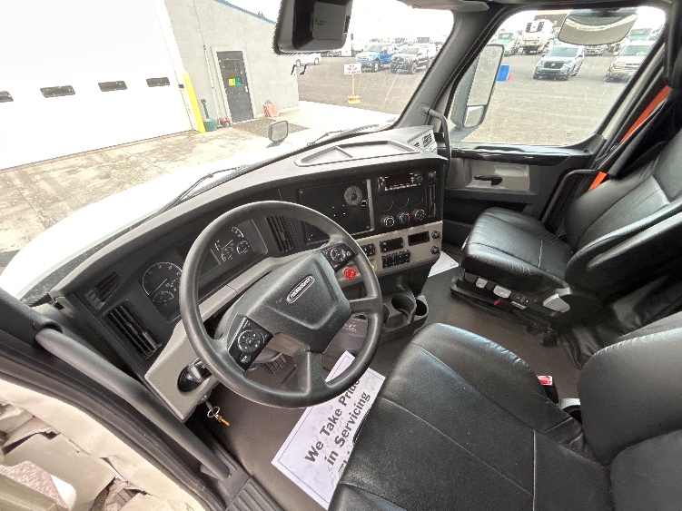 2022 Freightliner Cascadia in Jerome, ID — photo 10