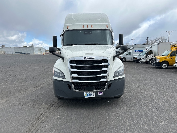 2022 Freightliner Cascadia in Jerome, ID — photo 2