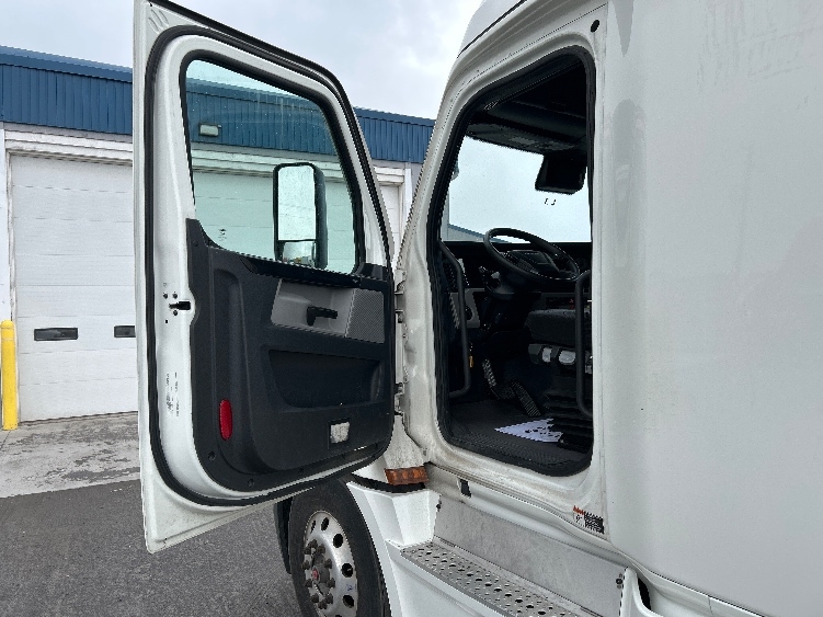 2022 Freightliner Cascadia in Jerome, ID — photo 9