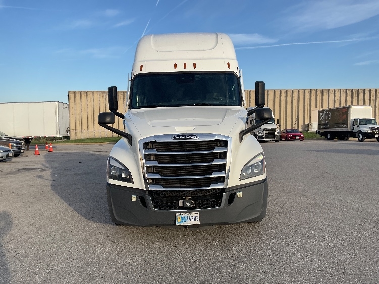 2022 Freightliner Cascadia in Wichita, KS — photo 2