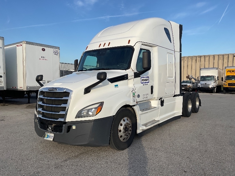 2022 Freightliner Cascadia in Wichita, KS — photo 3