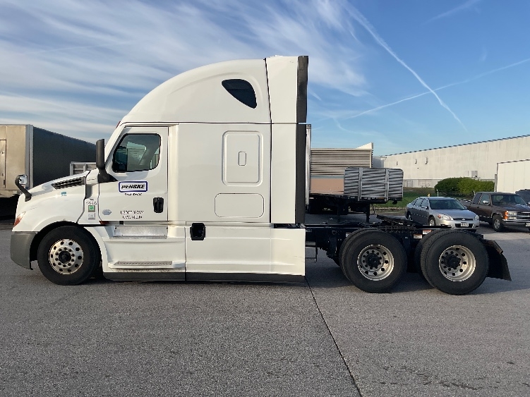 2022 Freightliner Cascadia in Wichita, KS — photo 4