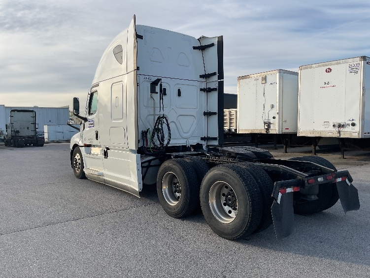 2022 Freightliner Cascadia in Wichita, KS — photo 5