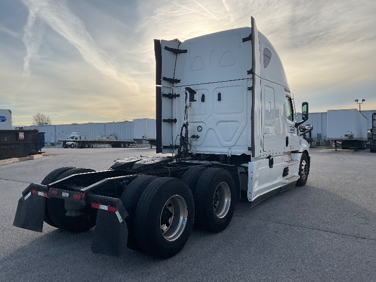 2022 Freightliner Cascadia in Wichita, KS — photo 7