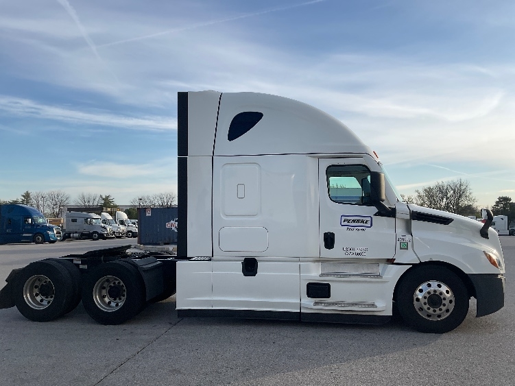 2022 Freightliner Cascadia in Wichita, KS — photo 8