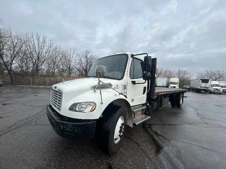 2022 Freightliner M2 106 in Middlefield, OH — photo 3