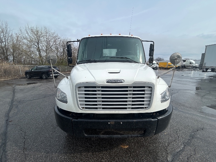 2022 Freightliner M2 106 in Middlefield, OH — photo 2