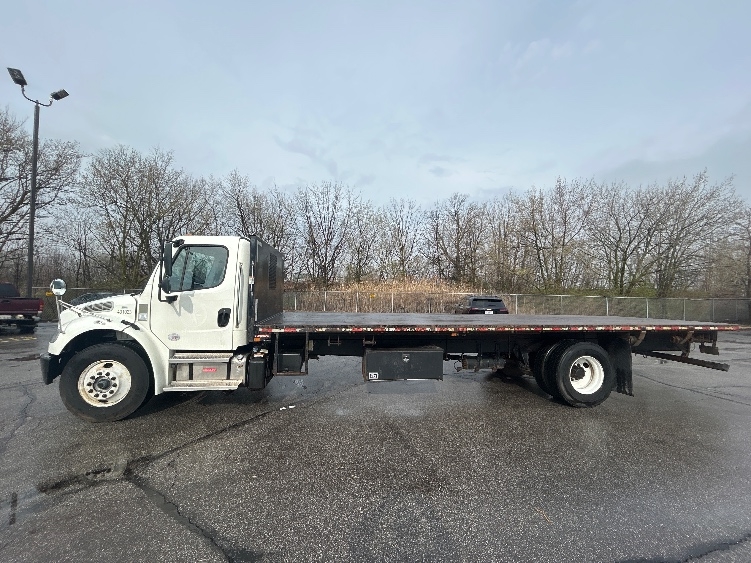 2022 Freightliner M2 106 in Middlefield, OH — photo 4