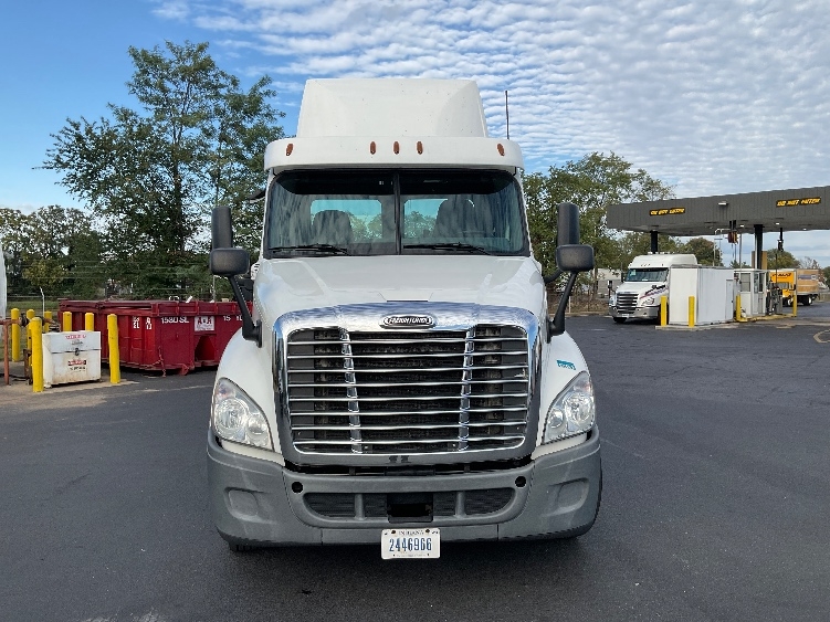 2018 Freightliner Cascadia in Milford, DE — photo 2