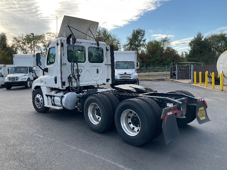 2018 Freightliner Cascadia in Milford, DE — photo 5