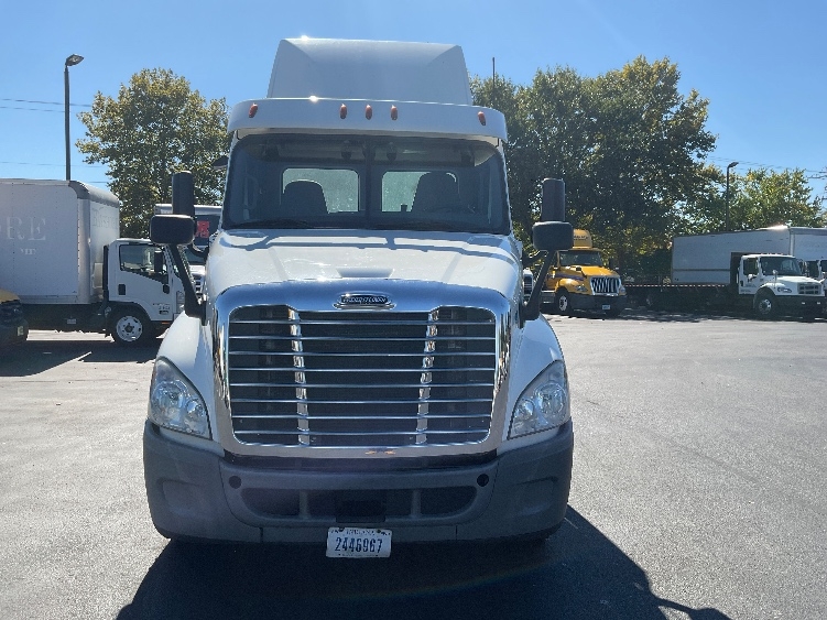 2018 Freightliner Cascadia in New Castle, DE — photo 2