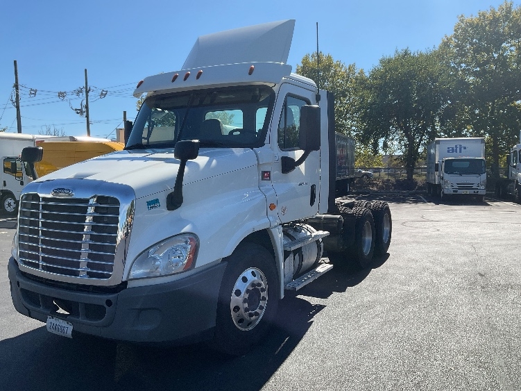 2018 Freightliner Cascadia in New Castle, DE — photo 3