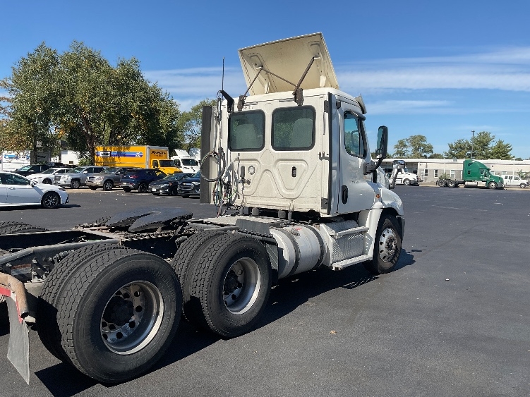 2018 Freightliner Cascadia in New Castle, DE — photo 7