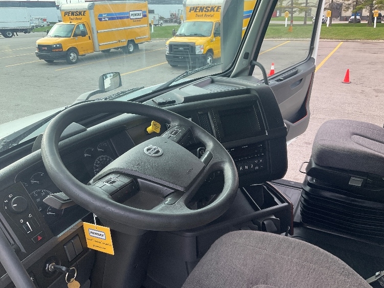 2022 Volvo VNL 760 in Cincinnati, OH — photo 10