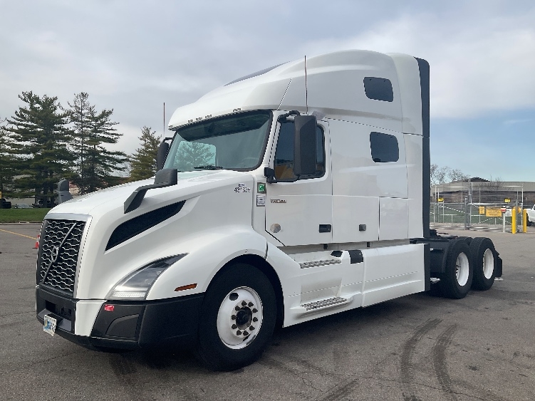 2022 Volvo VNL 760 in Cincinnati, OH — photo 3