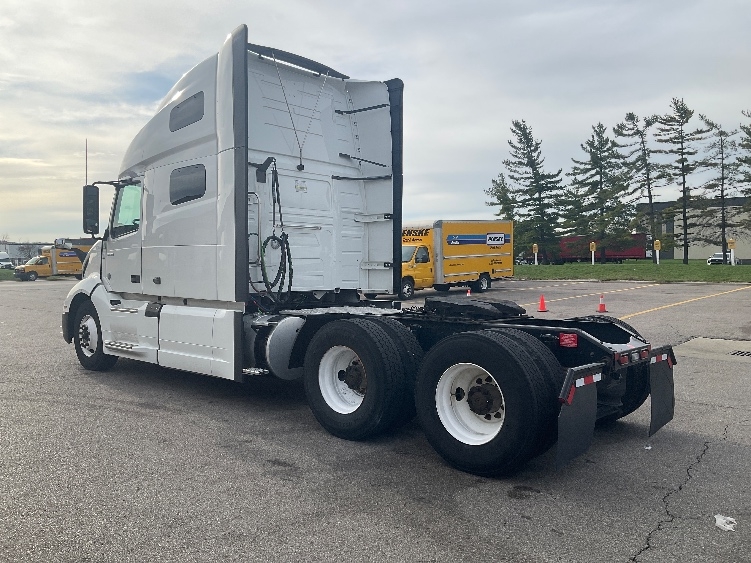 2022 Volvo VNL 760 in Cincinnati, OH — photo 5