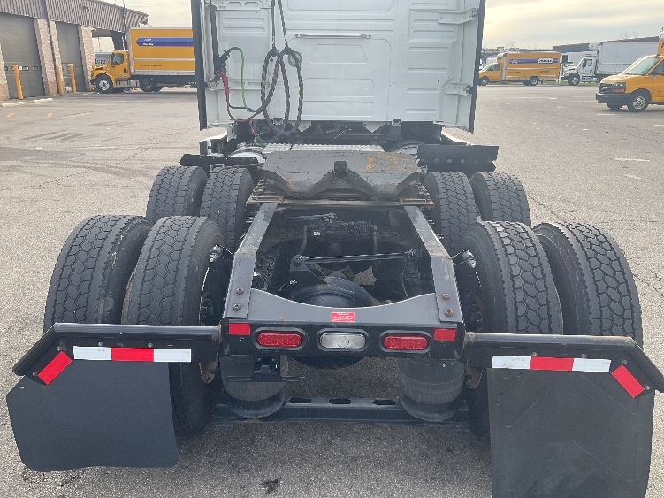 2022 Volvo VNL 760 in Cincinnati, OH — photo 6