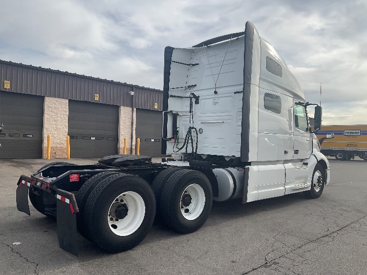 2022 Volvo VNL 760 in Cincinnati, OH — photo 7