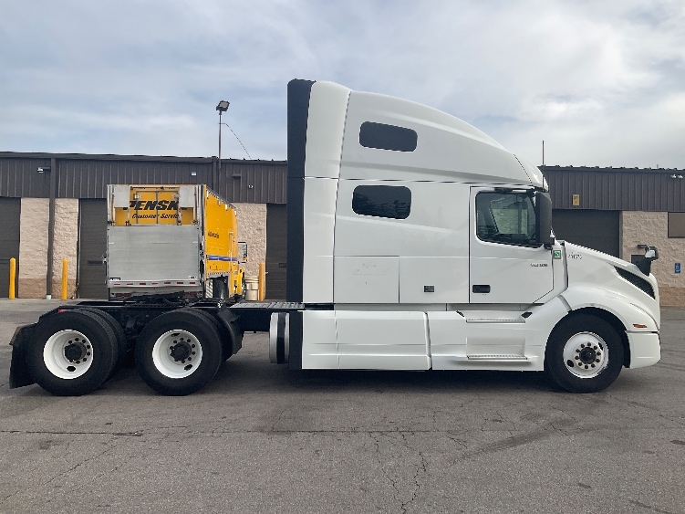2022 Volvo VNL 760 in Cincinnati, OH — photo 8