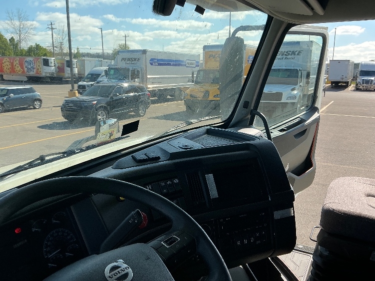 2022 Volvo VNL 760 in Piqua, OH — photo 10