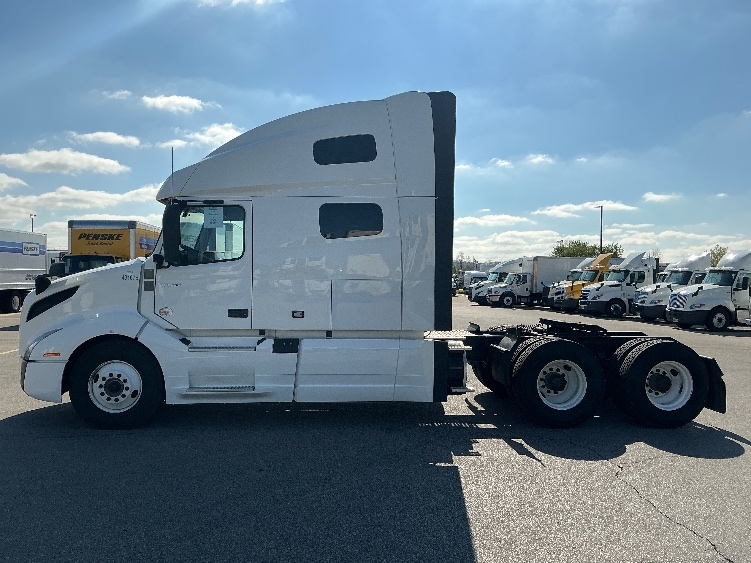 2022 Volvo VNL 760 in Piqua, OH — photo 4