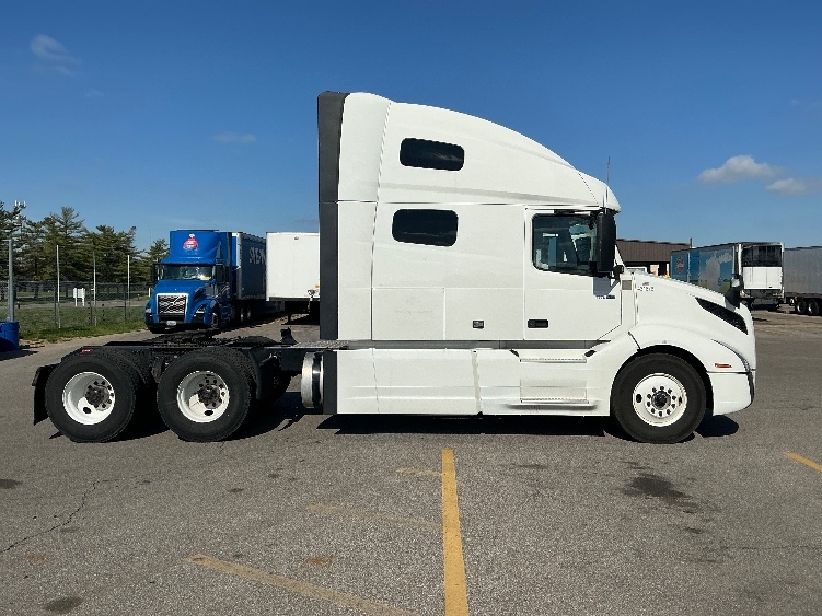 2022 Volvo VNL 760 in Piqua, OH — photo 8
