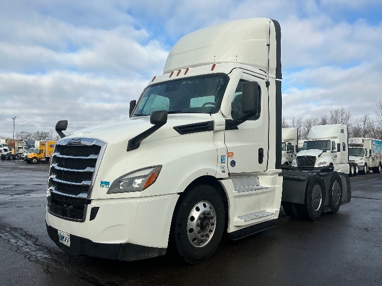 2022 Freightliner Cascadia in Dayton, OH — photo 3