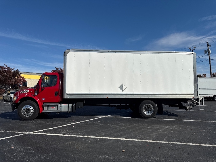 2022 Freightliner M2 106 in Harrisburg, PA — photo 4
