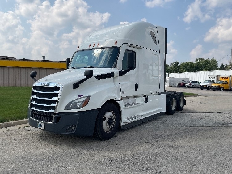 2022 Freightliner Cascadia in Milwaukee, WI — photo 3