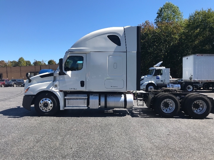 2022 Freightliner Cascadia in Concord, NC — photo 4