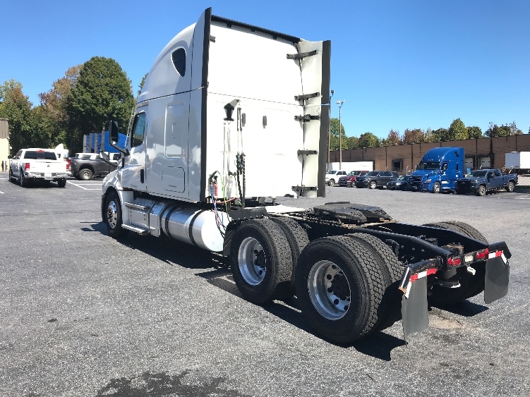2022 Freightliner Cascadia in Concord, NC — photo 5