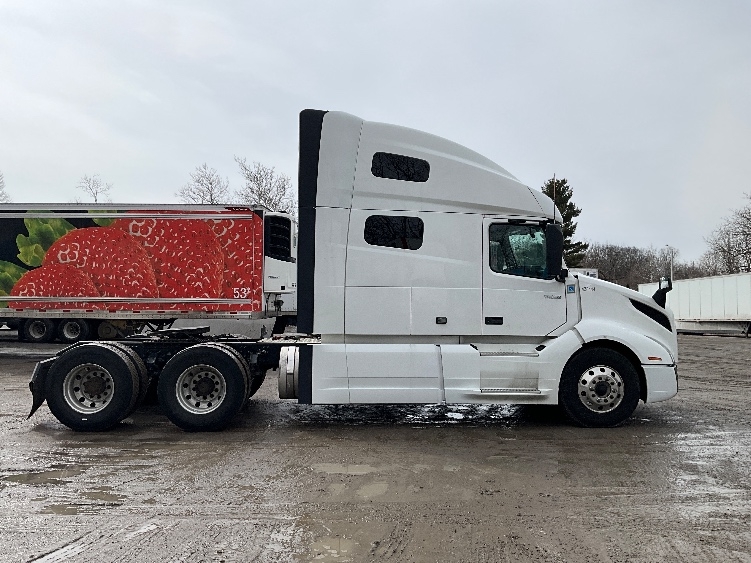 2022 Volvo VNL 760 in Reading, PA — photo 8