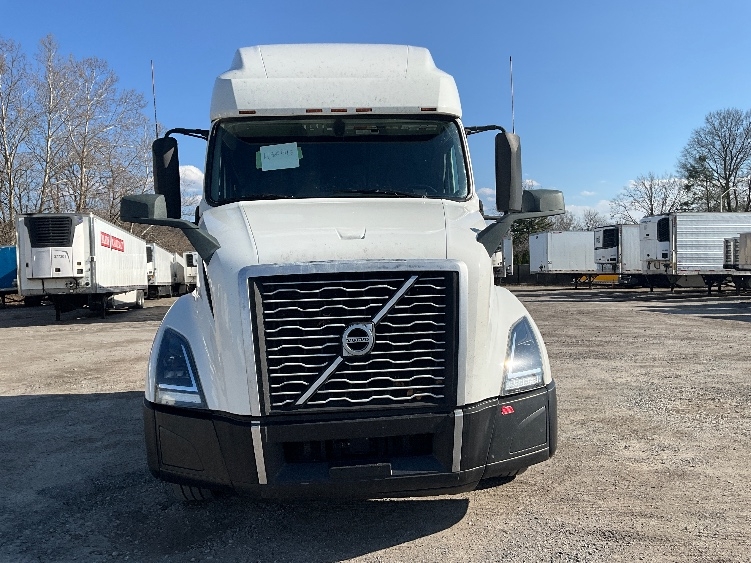 2022 Volvo VNL 760 in Reading, PA — photo 2