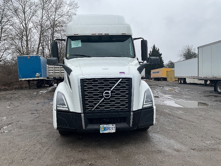 2022 Volvo VNL 760 in Reading, PA — photo 2