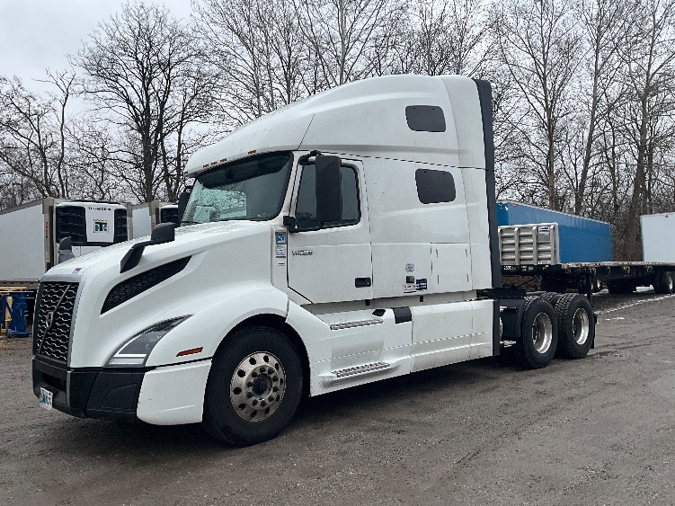 2022 Volvo VNL 760 in Reading, PA — photo 3