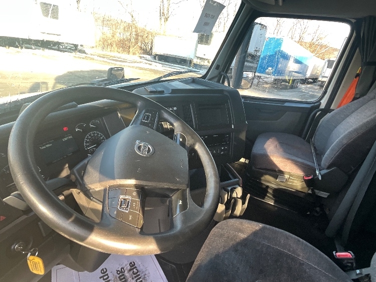2022 Volvo VNL 760 in Reading, PA — photo 10